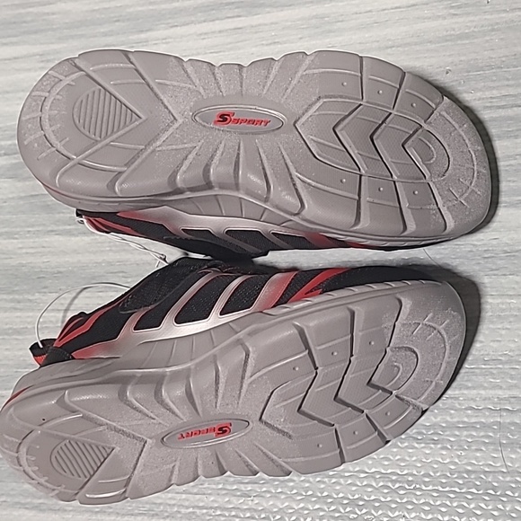 Size 13 Boys Red & Black Skechers Sport Shoes - Brand New - Picture 2 of 2